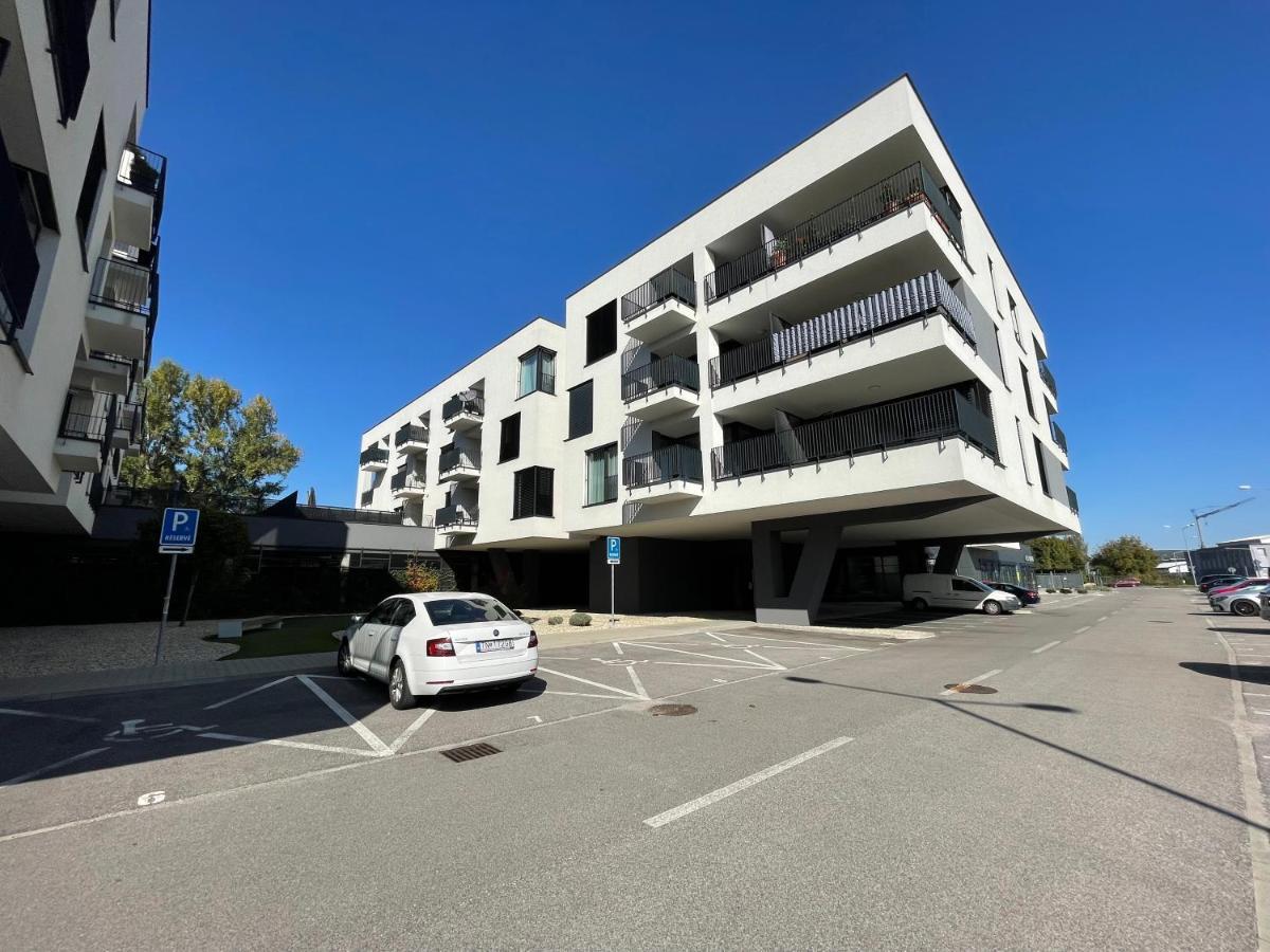 Greenbay Apartment With Free Parking Trencin Luaran gambar
